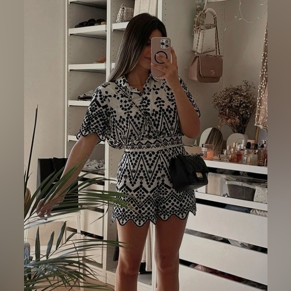 ZARA 2 PIECE SET BLOGGERS' FAVORITE CONTRAST EMBROIDERED SHIRT & SHORTS - threedaughtersproperties.com ZARA 2 PIECE SET BLOGGERS' FAVORITE CONTRAST EMBROIDERED SHIRT & SHORTS - threedaughtersproperties.com